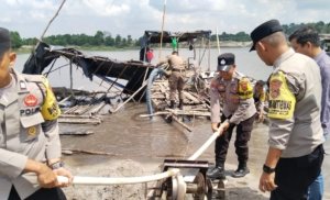 Tim Gabungan Tertibkan Tambang Timah Ilegal di Desa Mapur, Empat Ponton Rajuk Diamankan
