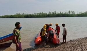 20260720-mencari-korban-diduga-diterkam-buaya
