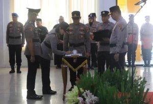 Irjen Viktor Pimpin Sertijab PJU dan Kapolres, Polwan Pertama Jabat Kapolres di Polda Babel