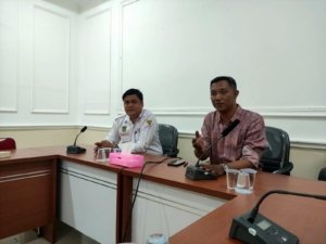 Sinergi Pendidikan dan Sosial, Kades Perlang Ajak Mahasiswa KKN Unmuh Pangkalpinang Petakan Angka Putus Sekolah