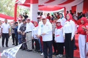 Semarak HUT ke-81 RI di Pangkalpinang, Gubernur Hidayat Arsani Kibarkan Bendera Start