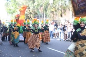 Pangkalpinang Bergemuruh! Karnaval, Drumband dan Sepeda Hias Semarakkan HUT ke-81 RI