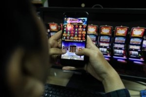 Kemensos Tangguhkan Bansos 1,49 Juta Penerima Terindikasi Judi Online