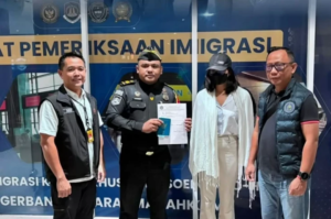 Buronan Interpol Ditangkap di Bandara Soetta, Leny Agustya Diduga Perekrut WNI ke Kamboja