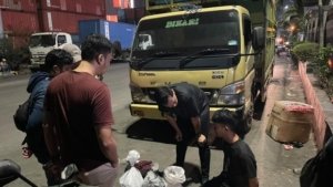 Terbongkar! 150 Kg Pasir Timah Asal Belitung Disamarkan di Balik Muatan Kayu Sengon