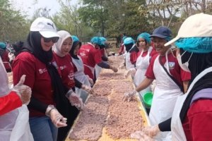 Cetak Rekor MURI, 300 Peserta di Toboali Produksi 300 Kg Terasi Secara Bersama