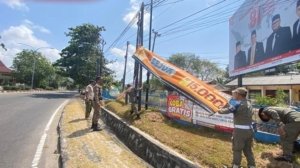 Satpol PP Bangka Bongkar 20 Reklame Rokok Liar di Sungailiat, Vendor Dipanggil