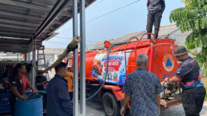 Kemarau Makin Terasa, BPBD Pangkalpinang Pasok Air Bersih untuk Warga hingga Sekolah