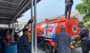 BPBD-Kota-Pangkalpinang-salurkan-air-bersih-neee