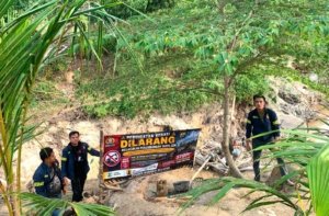 Cegah Tambang Ilegal, Polres Basel Pasang Spanduk Larangan di Kawasan RJB Toboali