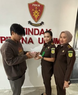 Kejari Bangka Barat Terima Denda Rp100 Juta dari Keluarga Terpidana Amuk