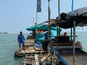 Polisi Bertindak Tegas, 4 Ponton Selam dan User-User Diamankan dari Perairan Tembelok