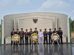 PERINGATI HUT KE-81 TNI, DANLANAL BANGKA BELITUNG HADIRI ZIARAH NASIONAL DAN TABUR BUNGA DI TMP PAWITRALAYA.
