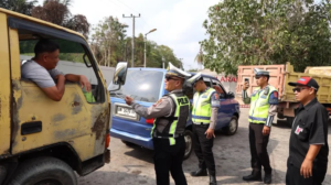 Polisi Gerebek Antrean BBM di SPBU Pangkalpinang, Dua Kendaraan Terindikasi Pelat Palsu
