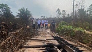 Akses Warga Terancam, Jembatan Kayu di Riausilip Diduga Sengaja Dibakar, Pemkab Bangka Buru Kejelasan Pelaku