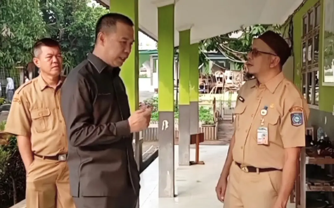 Tinjau TKA di SMAN 2 Pangkalpinang, Wakil Ketua DPRD Babel Eddy Iskandar Minta Kendala Teknis Segera Dievaluasi