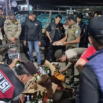Puluhan Botol Miras Diduga Ilegal Diamankan, Polisi dan Satpol PP Geruduk Ruko di Mentok