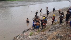 Berenang ke Tengah Sungai Demi Ambil Bendera, Keke Tak Tertolong Meski Tim SAR Bergerak Cepat